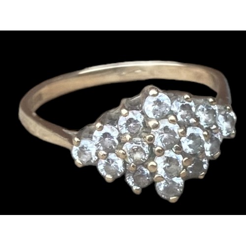 579 - A 9ct GOLD BOAT SHAPED WHITE  STONE RING