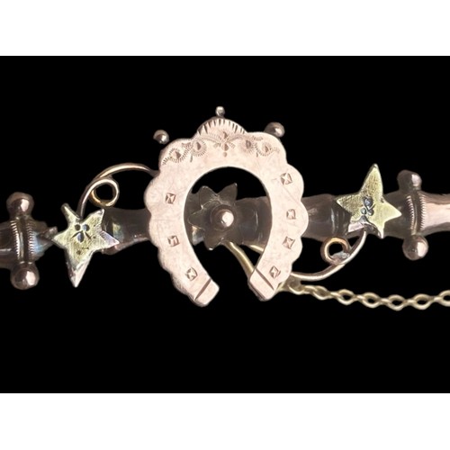 540 - A STUNNING 9ct GOLD HORSESHOE BROOCH