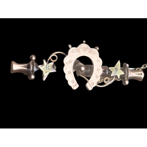 540 - A STUNNING 9ct GOLD HORSESHOE BROOCH