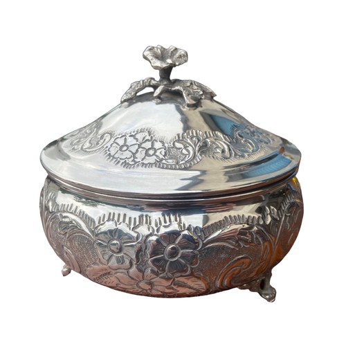 543 - A HEAVILY EMBOSSED WITH FLORAL DESIGN 900 SILVER DISH WITH LID ON TRIPOD FOOT 365.3G