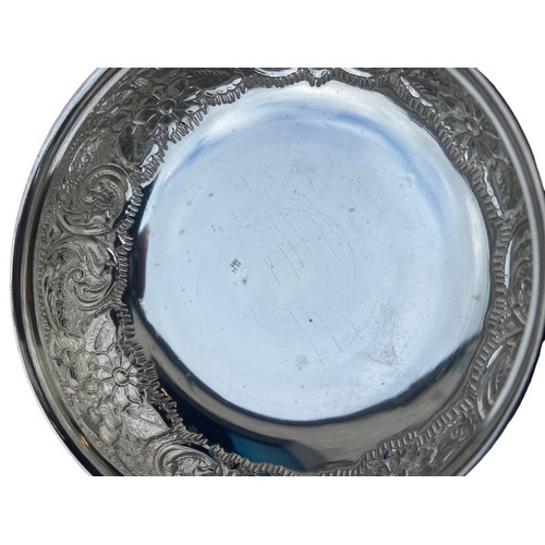 543 - A HEAVILY EMBOSSED WITH FLORAL DESIGN 900 SILVER DISH WITH LID ON TRIPOD FOOT 365.3G