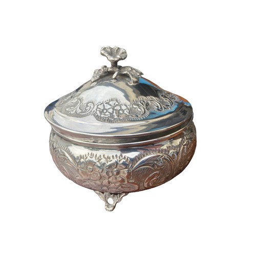 543 - A HEAVILY EMBOSSED WITH FLORAL DESIGN 900 SILVER DISH WITH LID ON TRIPOD FOOT 365.3G