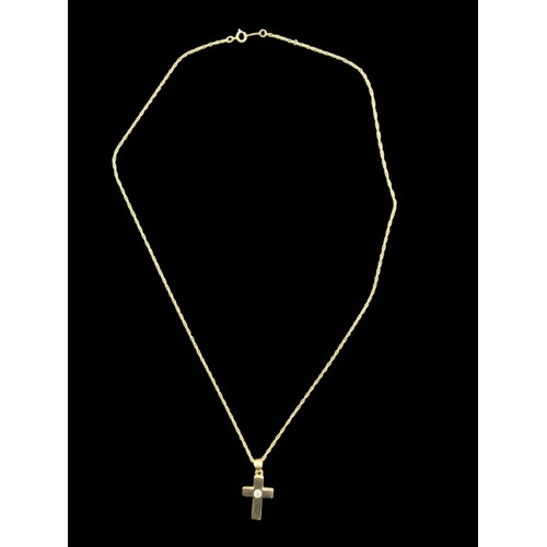 552 - AN 18CT GOLD DIAMOND SET CROSS ON AN 18CT GOLD CHAIN 4G