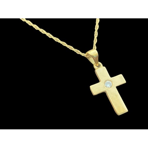 552 - AN 18CT GOLD DIAMOND SET CROSS ON AN 18CT GOLD CHAIN 4G
