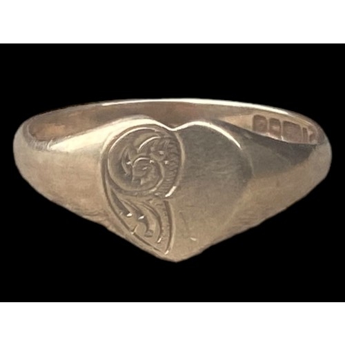555 - A 9CT GOLD HEART SIGNET RING 2.09G