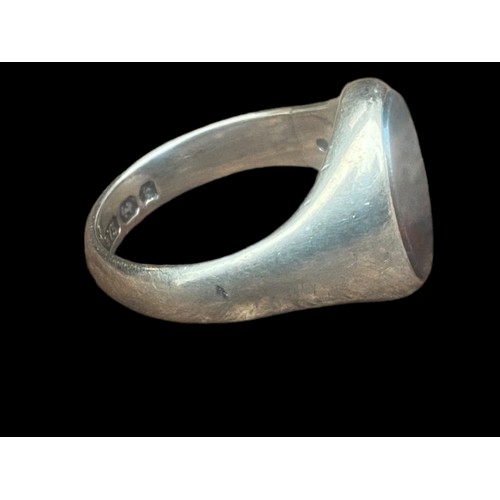 557 - A STUNNING 9CT GOLD FULLY HALLMARKED BLOODSTONE RING WEIGHS 6.45G