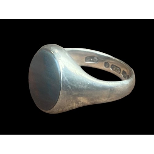 557 - A STUNNING 9CT GOLD FULLY HALLMARKED BLOODSTONE RING WEIGHS 6.45G