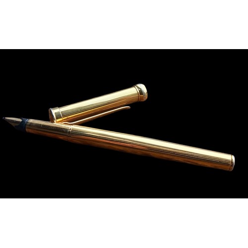 560 - A GOLD PLATED GIANFRANCO FOUNTAIN PEN IN P.W.O