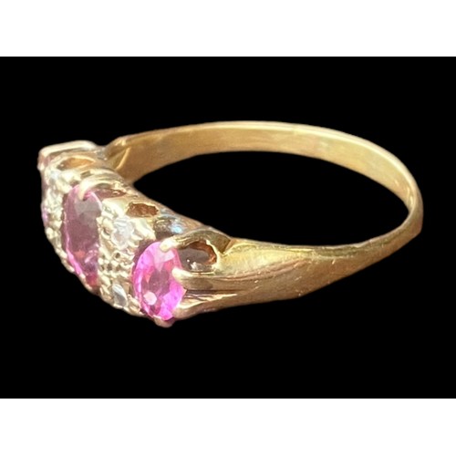 564 - A STUNNING 18CT GOLD RING SET WITH 3 RUBY STONES & 2 DIAMONDS BETWEEN EACH WEIGHS 2.88G SIZE O