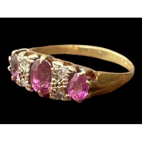 564 - A STUNNING 18CT GOLD RING SET WITH 3 RUBY STONES & 2 DIAMONDS BETWEEN EACH WEIGHS 2.88G SIZE O