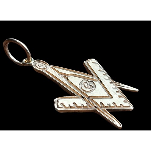 568 - A 9ct GOLD (TESTED) MASONIC PENDANT