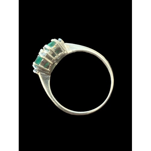569 - A STUNNING 9CT GOLD EMERALD & DIAMOND SET WITH 5 OVAL EMERALDS & 4 DIAMONDS