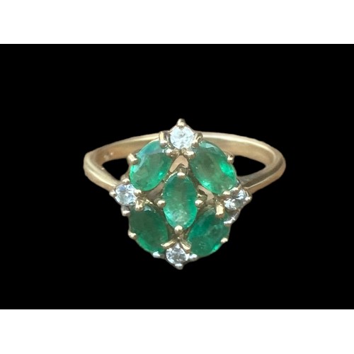 569 - A STUNNING 9CT GOLD EMERALD & DIAMOND SET WITH 5 OVAL EMERALDS & 4 DIAMONDS