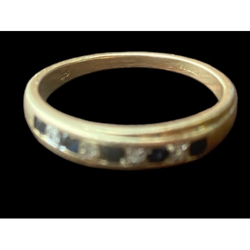 571 - A 9CT GOLD RING SET WITH 5 SAPPHIRES & 4 DIAMONDS WITH A YELLOW GOLD CHANNEL SET MOUNT SIZE P 1/2 2.... 