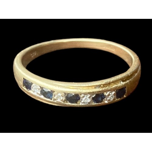 571 - A 9CT GOLD RING SET WITH 5 SAPPHIRES & 4 DIAMONDS WITH A YELLOW GOLD CHANNEL SET MOUNT SIZE P 1/2 2.... 