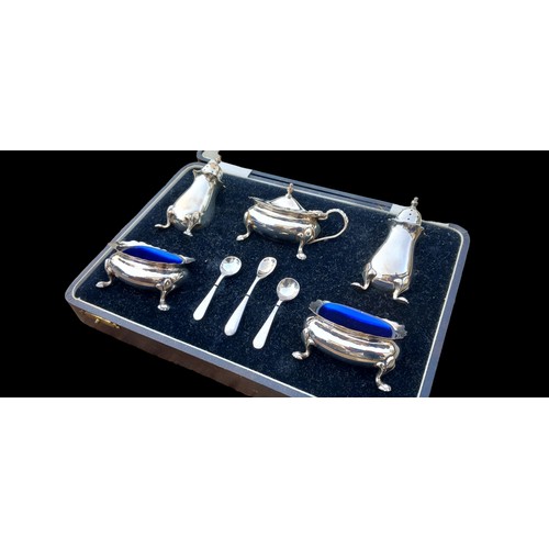 572 - AN 8 PIECE BIRMINGHAM SILVER CRUET SET IN ITS FITTED BOX 182.8grm