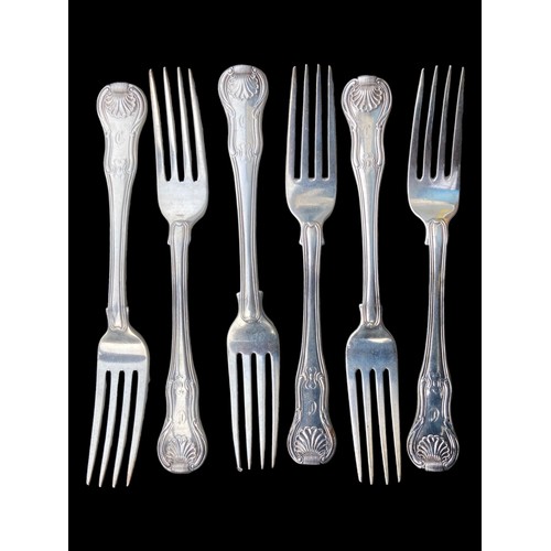 575 - A VERY HEAVY SET OF 6 GEORGIAN LONDON SILVER FORKS 594grm