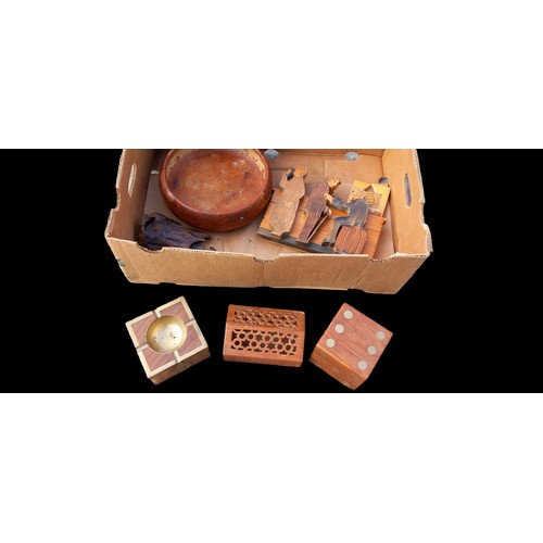 120A - A COLLECTION OF WOODEN/TREEN WARE