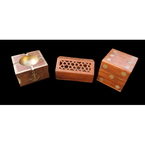 120A - A COLLECTION OF WOODEN/TREEN WARE