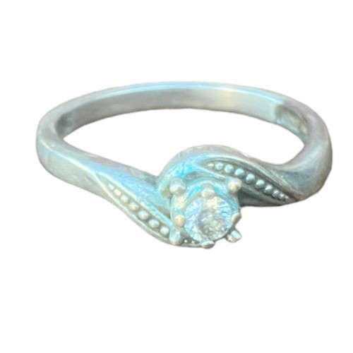 553A - AN 18CT GOLD DIAMOND SOLITAIRE RING & A MATCHING WEDDING BAND IN 18CT GOLD WITH DIAMONDS