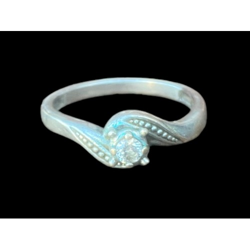 553A - AN 18CT GOLD DIAMOND SOLITAIRE RING & A MATCHING WEDDING BAND IN 18CT GOLD WITH DIAMONDS