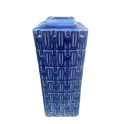 91 - A NEW 3 PIECE LOT TO INCLUDE TERRACOTTA POT,BLUE GLAZED VASE AND PALM TREE CANDLE HOLDER