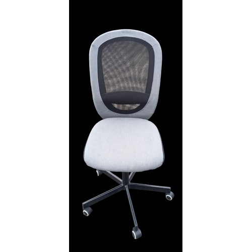 124 - SWIVEL OFFICE CHAIR