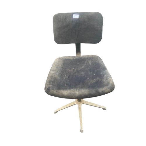 150 - AN INDUSTRIAL SWIVEL CHAIR