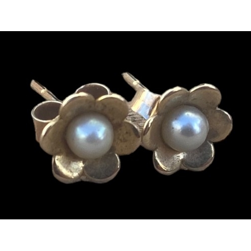 242 - A PAIR OF 9ct GOLD AND PEARL FLOWER  SHAPED EARRINGS