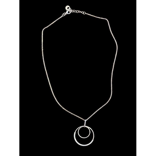 246 - A SILVER DOUBLE HOOP NECKLACE