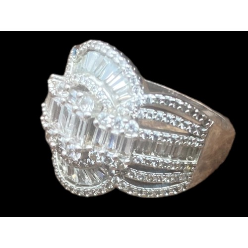 256 - A STUNNING DESIGNER MULTI GEM SET SILVER RING