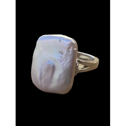 271 - A STUNNING PEARL SILVER RING