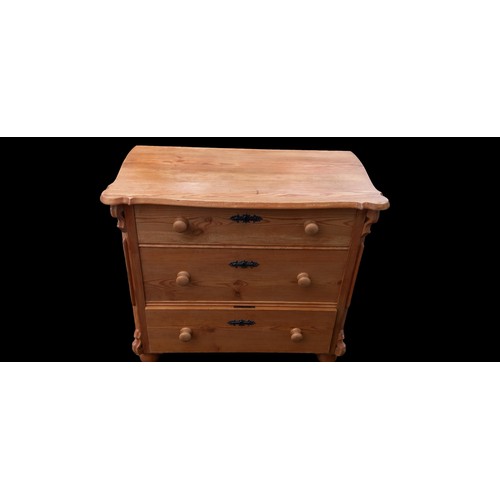 347 - A FRENCH ANTIQUE PINE CHEST OF DRAWERS