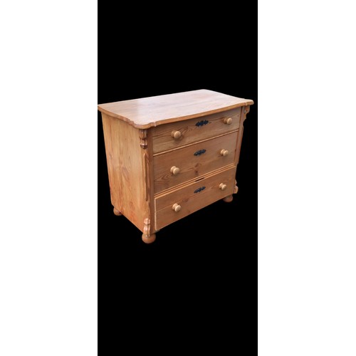 347 - A FRENCH ANTIQUE PINE CHEST OF DRAWERS