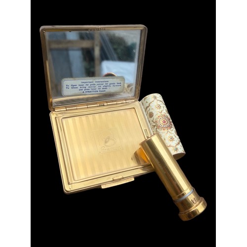 389 - A STUNNING ENAMELLED FINISHED COMPACT & LIPSTICK HOLDER BY STRATTON OF LONDON (IN PERFECT CONDITION)