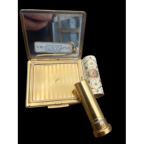 389 - A STUNNING ENAMELLED FINISHED COMPACT & LIPSTICK HOLDER BY STRATTON OF LONDON (IN PERFECT CONDITION)