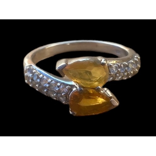 392 - A SILVER GEMSET CITREAN  AND  TOPAZ RING