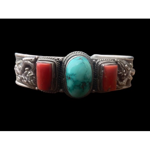 402 - STUNNING SILVER TURQUOISE BAND CORNELIAN SET ORIENTAL BANGLE