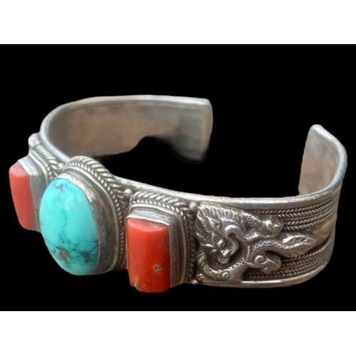 402 - STUNNING SILVER TURQUOISE BAND CORNELIAN SET ORIENTAL BANGLE