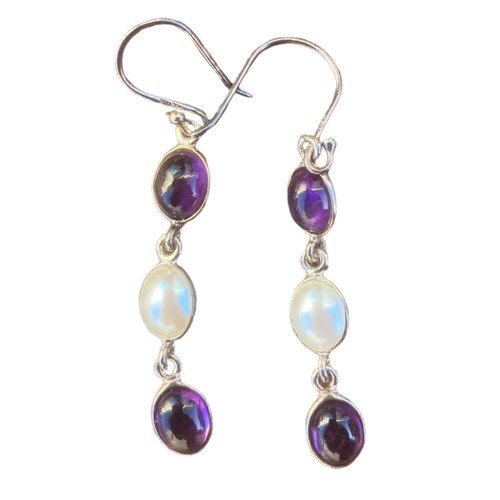 416 - A PAIR OF BEAUTIFUL SILVER DROP EARRINGS SET WITH AMETYST & PEARL DROP EARRINGS