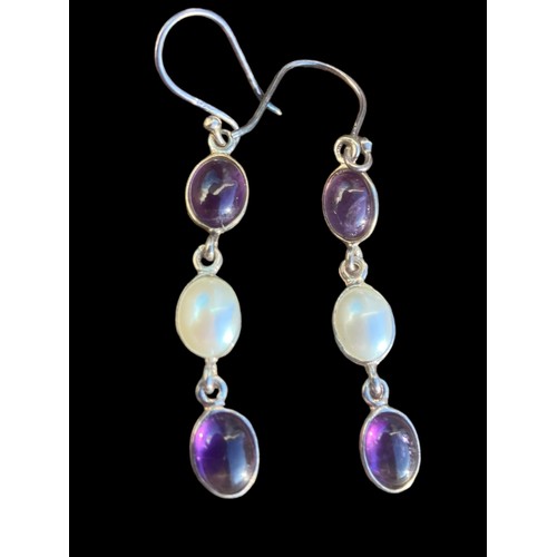 416 - A PAIR OF BEAUTIFUL SILVER DROP EARRINGS SET WITH AMETYST & PEARL DROP EARRINGS