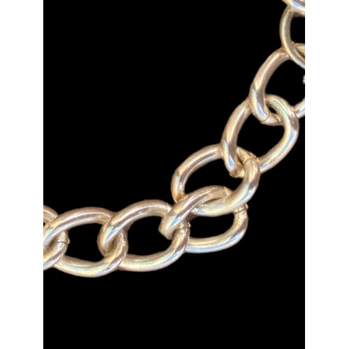 430 - A CURB LINK BRACELET WITH HEART PADLOCK CATCH