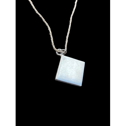 440 - SILVER MOTHER OF PEARL PENDANT ON SILVER CHAIN