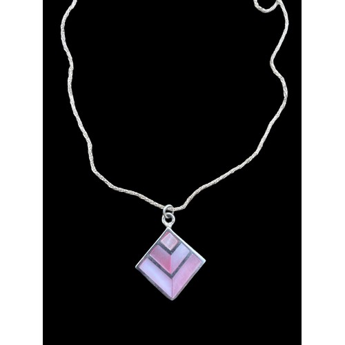 440 - SILVER MOTHER OF PEARL PENDANT ON SILVER CHAIN