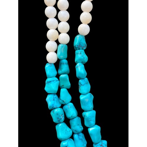 441 - A LONG TURQUOISE AND IVORY COLOUR JADE STYLE NECKLACE WITH LARGE IVORY JADE SILVER PENDANT