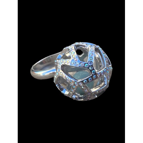 445 - A SILVER  GEMSET PUZZLE RING WITH JADE BALL SIZE L