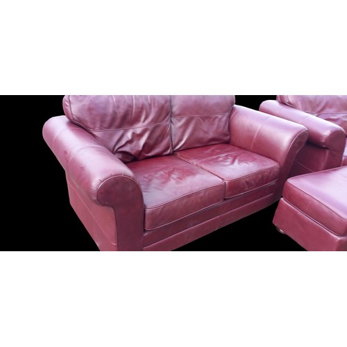 461 - BURGUNDY LEATHER 3/2 SUITE WITH POUFEE