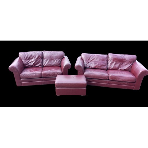 461 - BURGUNDY LEATHER 3/2 SUITE WITH POUFEE