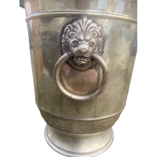 592 - A BEAUTFIUL SILVERED FINISHED ICE BUCKET WITH LION HEAD HANDLES