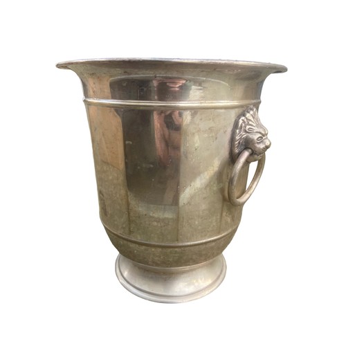 592 - A BEAUTFIUL SILVERED FINISHED ICE BUCKET WITH LION HEAD HANDLES